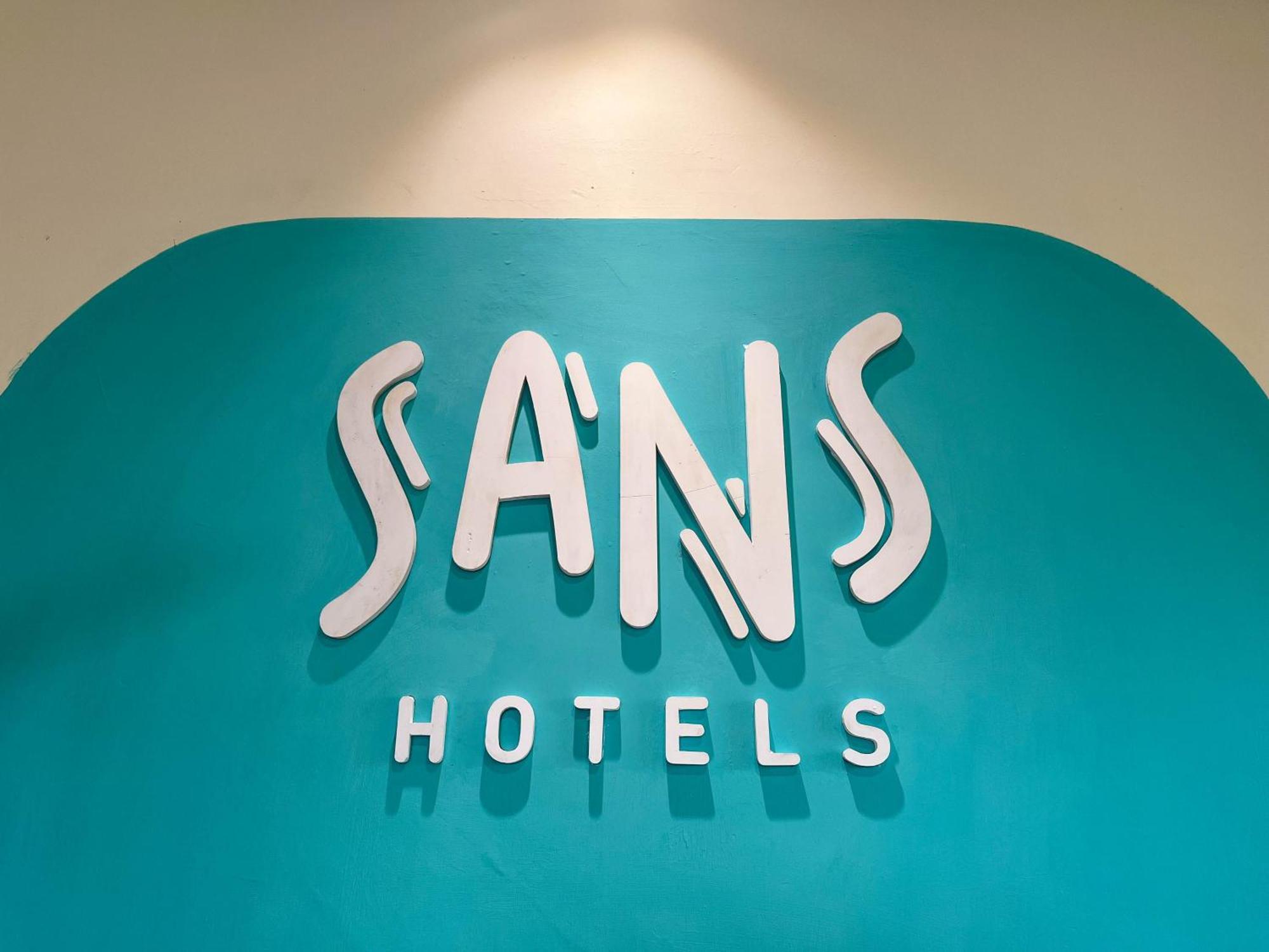 Sans Hotel Premiere Majapahit เซอมารัง ภายนอก รูปภาพ